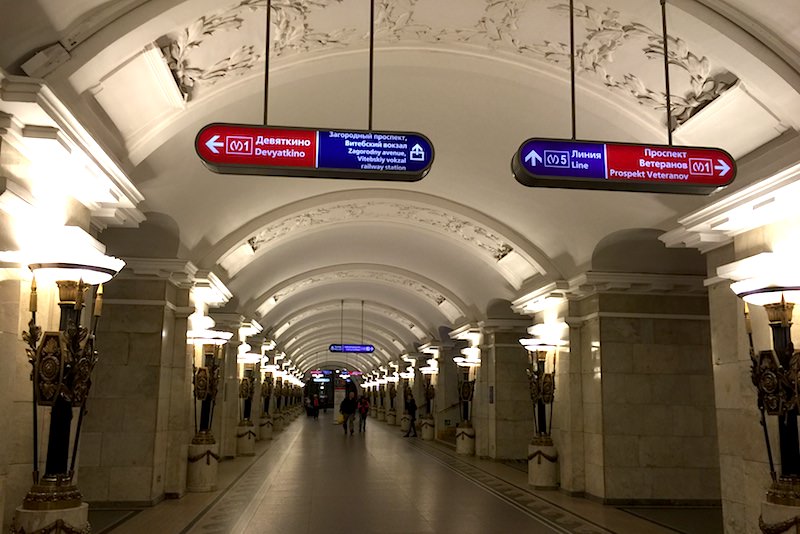 俄羅斯 | 搭聖彼得堡地鐵體驗俄式藝術風情