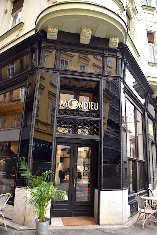 斯洛伐克 | 布拉提斯拉瓦：到Mondieu Cafe喝香醇義式濃縮咖啡巧克力