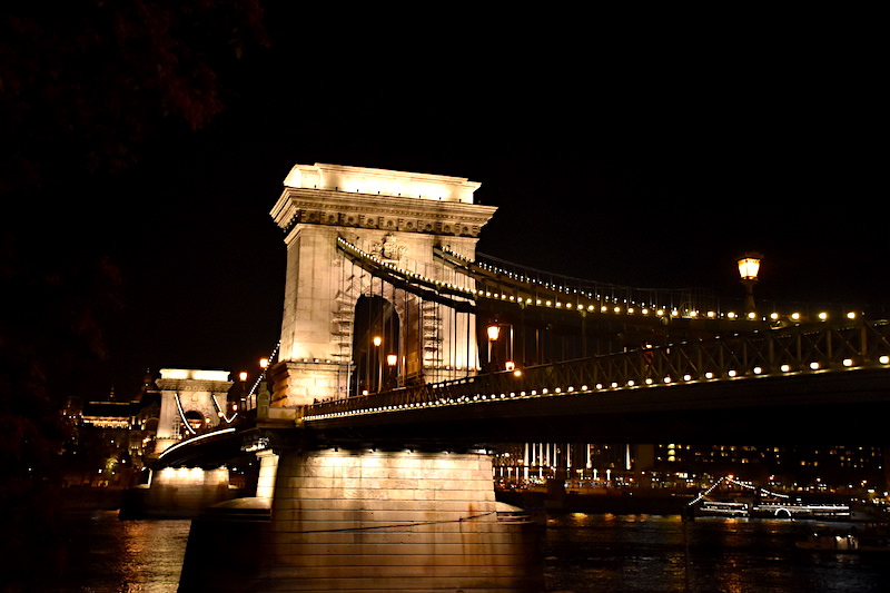 匈牙利 | 布達佩斯：電車夜遊多瑙河，眺望塞切尼鏈橋、國會大廈、布達城堡