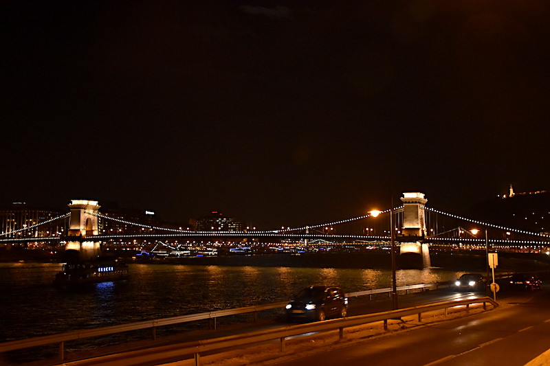 匈牙利 | 布達佩斯：電車夜遊多瑙河，眺望塞切尼鏈橋、國會大廈、布達城堡