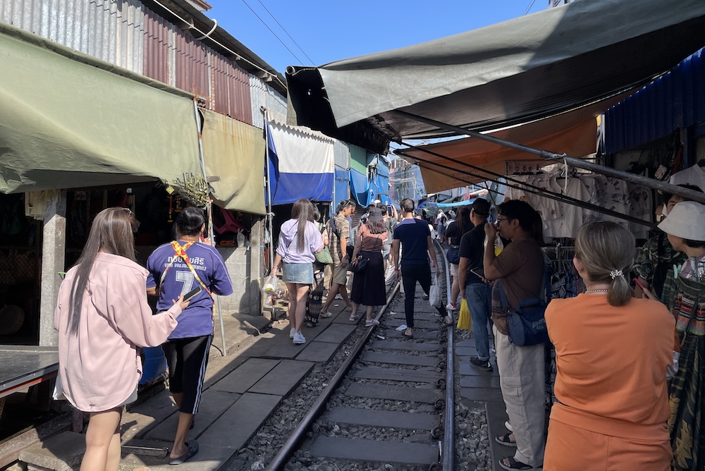 泰國 | 美功鐵道市場.安帕瓦水上市場包車半日遊