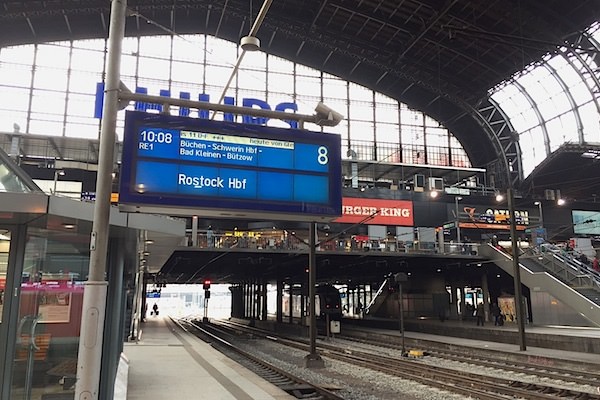 【德波。行】德國搭火車趣事談(一)．漢堡~什未林：我的火車臨時換月台！