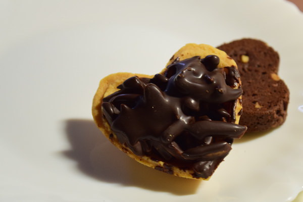 年節送禮 | 鴻鼎手作美味扎實的黑巧克力餅乾、生巧克力杏仁塔